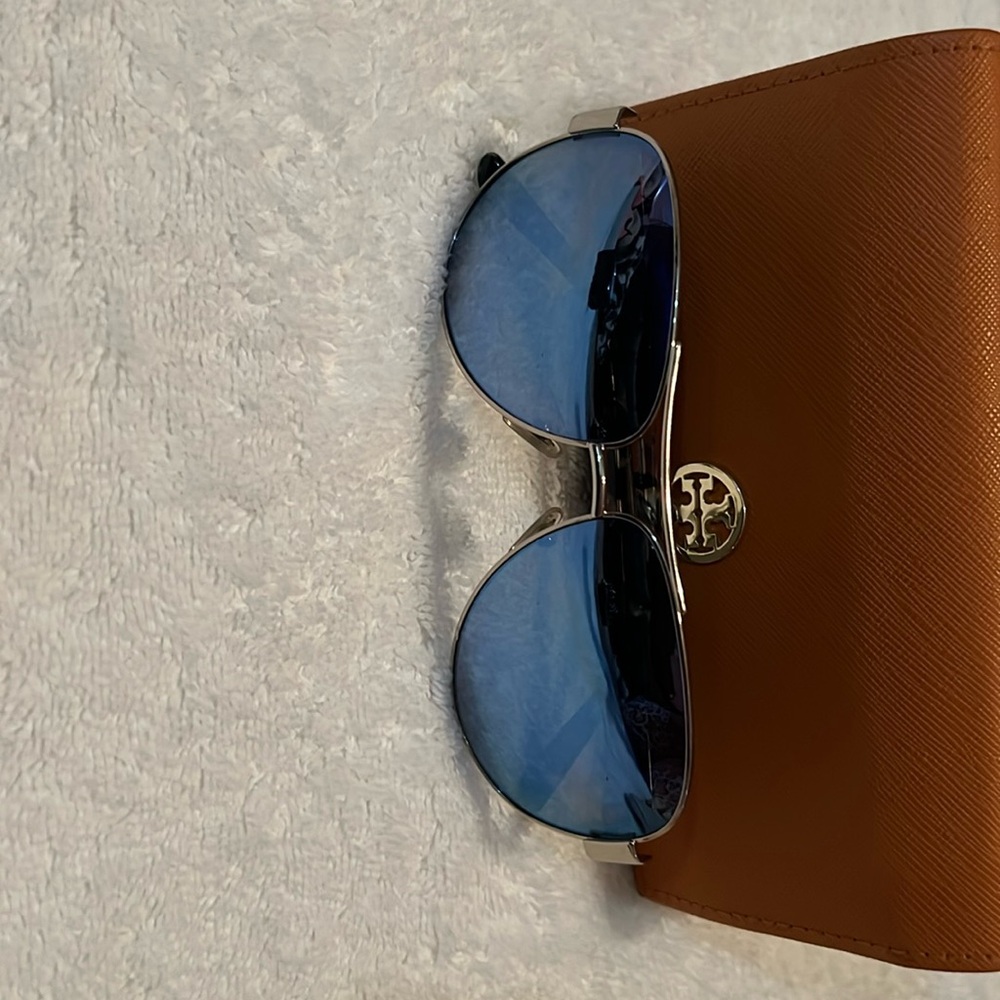 Tory Burch Aviator sunglasses